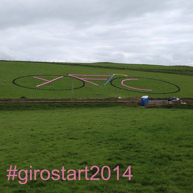 Opposite Dunluce Castle the YFC are getting ready for the #giro #girostart2014