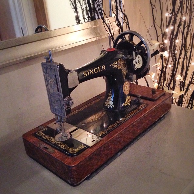 Singer sewing machine – rearranging our hall table and thought I’d have this sitting out for a change