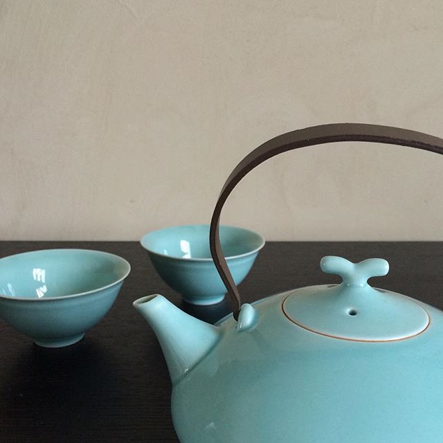 Two for tea? Couldn't resist this vintage teapot and two small bowls …. love the colour