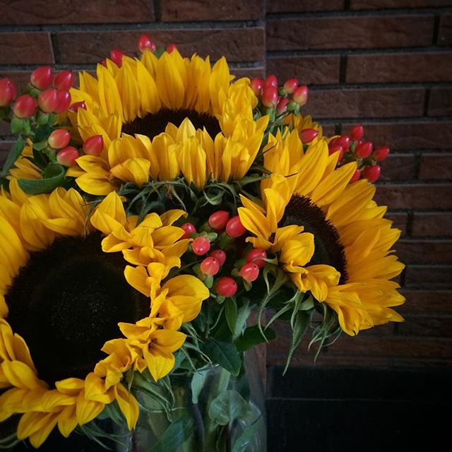 A beautiful bunch of sunflowers and berries – a thank you from a friend