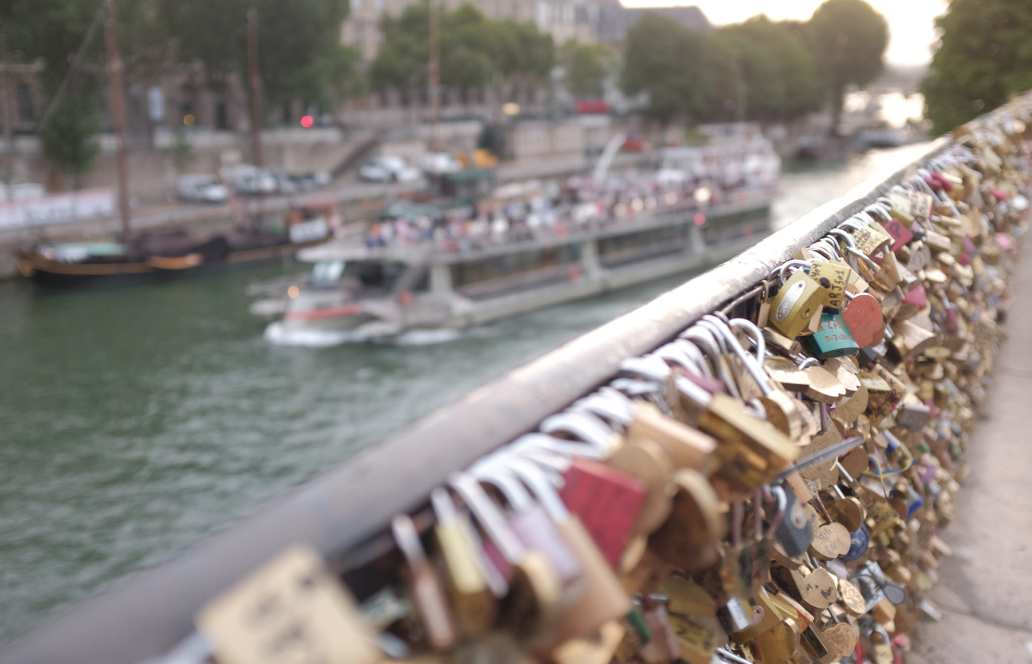 Paris – an evening at Notre-Dame, the Seine and the Love Locks