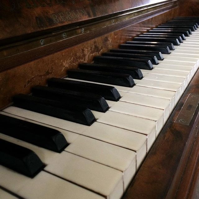 – piano –
