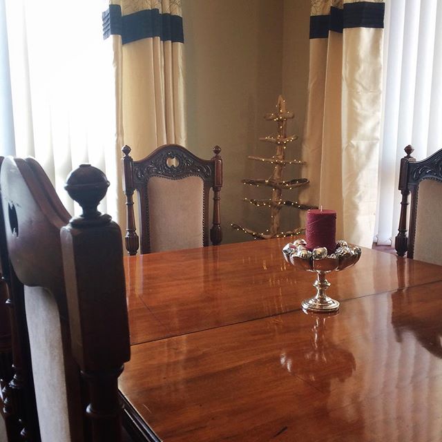 Dining room restored to a dining room for Christmas (usually Janmary Designs HQ!) …. mum and dad's table looking lovely