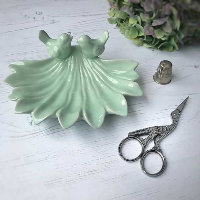 Found this pretty wee birdie dish – perfect match for the faded hydrangea
