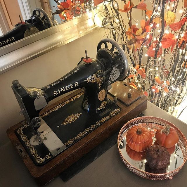 Vintage Singer sewing machine and a bit of autumnal faffing!