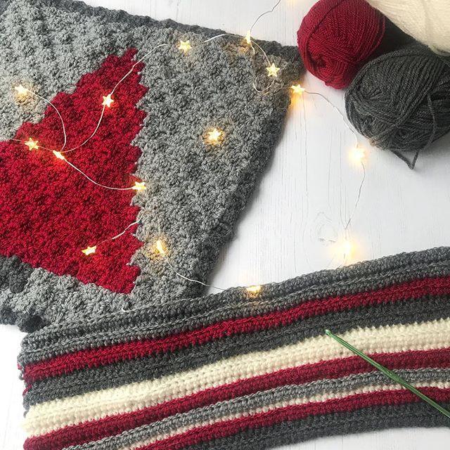 Crocheting a Christmas cushion
