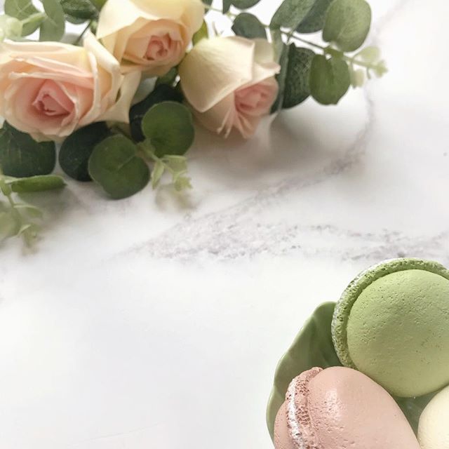 Faffing with flowers and fake macaroons on a Friday!
