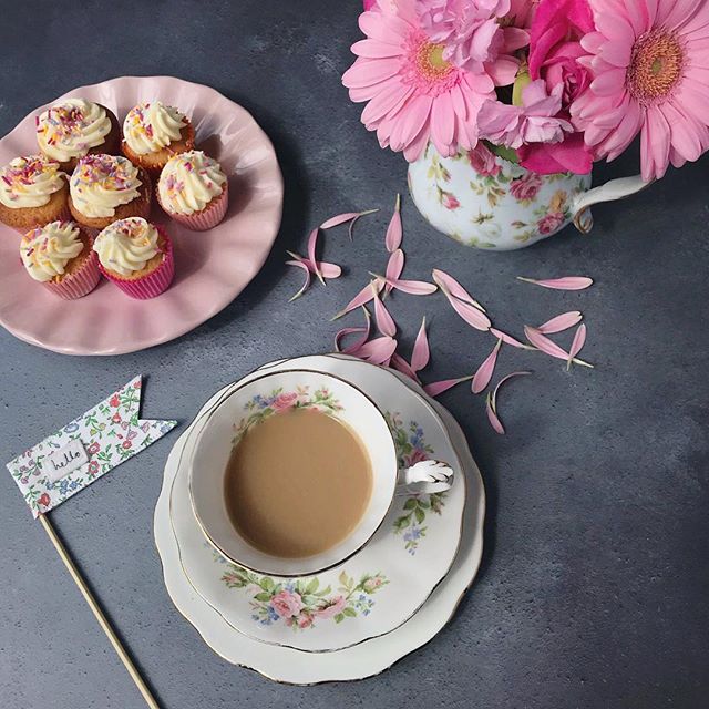 Hello tea and cupcakes!