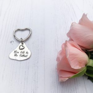 Live life to the fullest keyring by Janmary