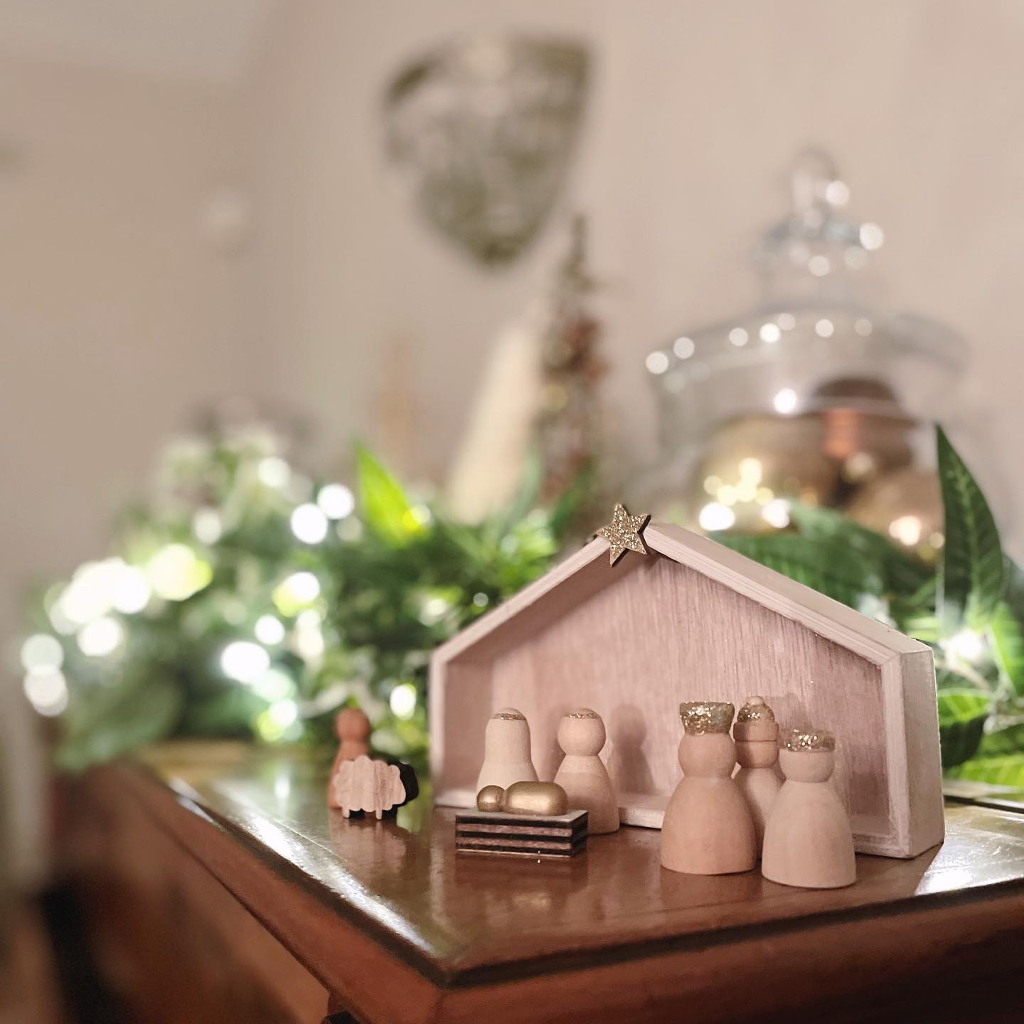 9th of December…. a simple nativity and a garland on the top of our piano (and warm white fairy lights of course!) You can see more of the piano on my stories (it dates back to 1899!)