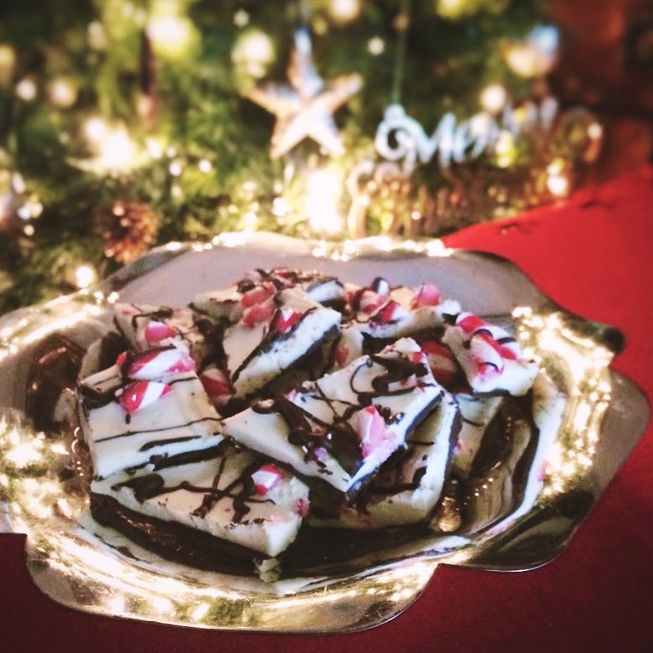 On the 21st day of December..... Christmas treats...... my favourite easy make is Peppermint Bark"Recipe" is in my story highlights under Christmas treats. Just melt, bash, sprinkle and chill so not really a recipe! Also love mini mince pies (although don't make my own!) What's your favourite sweet treat at Christmas? Let me know!