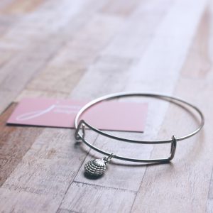 janmary coastal bangle shell charm